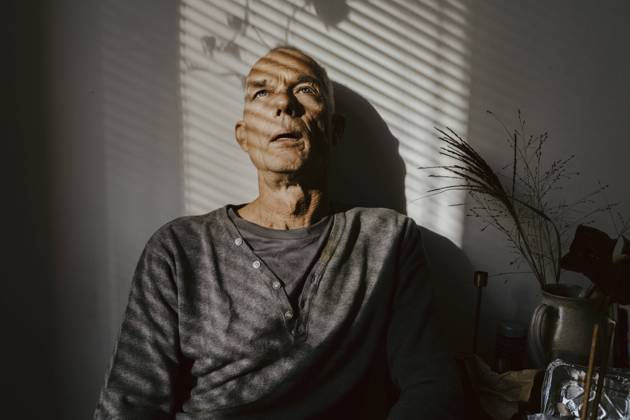 Depressed senior man against wall at home Germany, Berlin, model released, property released Copyright: xMaskotx , MA84856