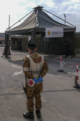 Italy: Vaccine, Italian army Italian army in the fight against the Covid-19 pandemic. The latest news concerns the inauguration of the Defence Vaccination Centre at the Ferrari Orsi Barracks in Caserta, home of the Garibaldi Brigade of Bersaglieri, which is the largest vaccination centre in Campania. It was set up by the Caserta local health authority in collaboration with soldiers from the Armed Forces. ABPH4969 Copyright: xAntonioxBalascox