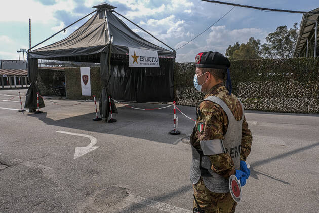 Italy: Vaccine, Italian army Italian army in the fight against the Covid-19 pandemic. The latest news concerns the inauguration of the Defence Vaccination Centre at the Ferrari Orsi Barracks in Caserta, home of the Garibaldi Brigade of Bersaglieri, which is the largest vaccination centre in Campania. It was set up by the Caserta local health authority in collaboration with soldiers from the Armed Forces. ABPH4980 Copyright: xAntonioxBalascox