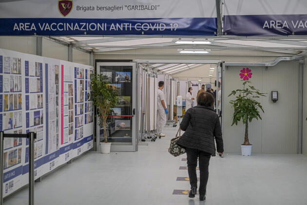 Italy: Vaccine, Italian army Italian army in the fight against the Covid-19 pandemic. The latest news concerns the inauguration of the Defence Vaccination Centre at the Ferrari Orsi Barracks in Caserta, home of the Garibaldi Brigade of Bersaglieri, which is the largest vaccination centre in Campania. It was set up by the Caserta local health authority in collaboration with soldiers from the Armed Forces. ABPH5191 Copyright: xAntonioxBalascox