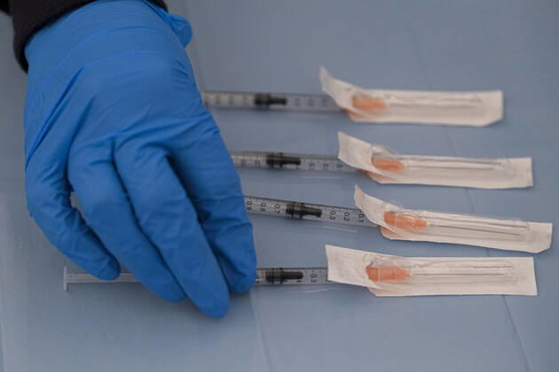 Italy: Vaccine, Italian army Italian army in the fight against the Covid-19 pandemic. The latest news concerns the inauguration of the Defence Vaccination Centre at the Ferrari Orsi Barracks in Caserta, home of the Garibaldi Brigade of Bersaglieri, which is the largest vaccination centre in Campania. It was set up by the Caserta local health authority in collaboration with soldiers from the Armed Forces. ABPH5301 Copyright: xAntonioxBalascox
