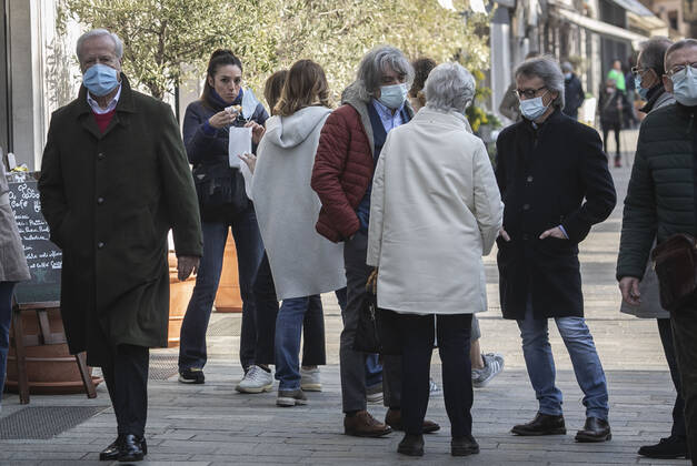 Bergamo - The level of infections increases and Lombardy enters the Orange zone strengthened Editorial Usage Only  Copyright: xFotox SergioxAgazzix xIPAx