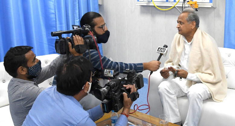 COVID-19 Vaccination Drive In Rajasthan, India Rajasthan Chief Minister Ashok Gehlot interacts with media journalist after receives COVID-19 vaccine, during a countrywide inoculation drive, at SMS Hospital in Jaipur. The second phase of the COVID-19 vaccination drive started for people 60 years of age and above. Jaipur Rajasthan India Copyright: SumitxSaraswat