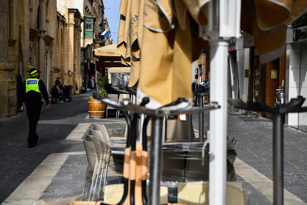 (210305) -- VALLETTA, March 5, 2021 -- A policeman patrols on a street in Valletta, Malta, on March 5, 2021. Malta has ordered the closure of the country s restaurants along with clubs, bars and places of entertainment until April 11 in a raft of measures to contain the spread of COVID-19, Prime Minister Robert Abela said on Thursday. (Photo by Xinhua) MALTA-VALLETTA-COVID-19-MEASURES JonathanxBorg 