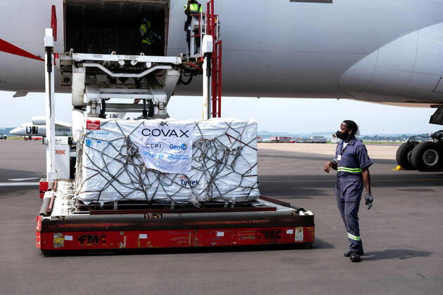 (210306) -- ENTEBBE, March 6, 2021 -- Photo taken on March 5, 2021 shows AstraZeneca-Oxford vaccines from COVAX vaccine sharing program being unloaded from a plane at Entebbe International Airport, Uganda. Uganda on Friday received the first batch of COVID-19 vaccines from COVAX facility. (Photo by Xinhua) UGANDA-ENTEBBE-COVAX-COVID-19 VACCINES-ARRIVAL HajarahxNalwadda 