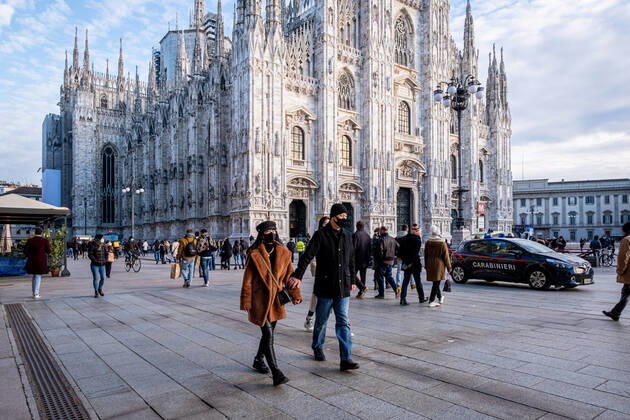 Milan - Covid-19 - Daily life in the center. Crowd people shopping and strolling (Milan - 2021-01-10, Marco Passaro) p.s. la foto e utilizzabile nel rispetto del contesto in cui e stata scattata, e senza intento diffamatorio del decoro delle persone rappresentate Â¬ÂFotogramma REDA&CO 1028_02_AFO00059