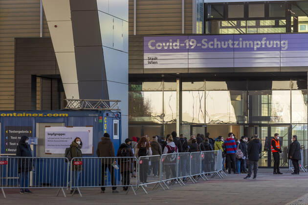 people line up for vaccination against COVID-19 at Austria Center Vienna Wien, Vienna Wien Austria 22. Donaustadt