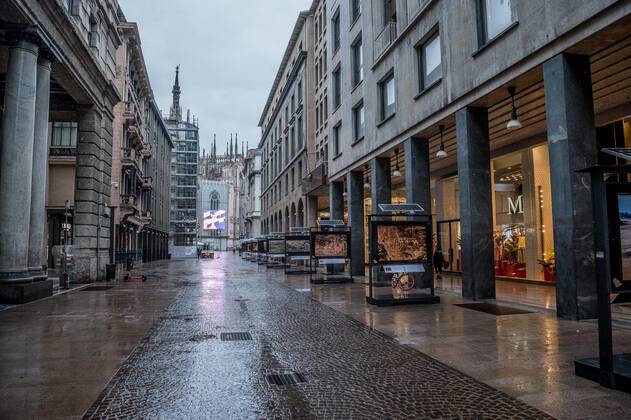 Milan. Dark Orange area few people in the street through the streets of the center In the photo corso vittorio emanuele with closed bars Editorial Usage Only  Copyright: xCarloxCozzolix xIPAx