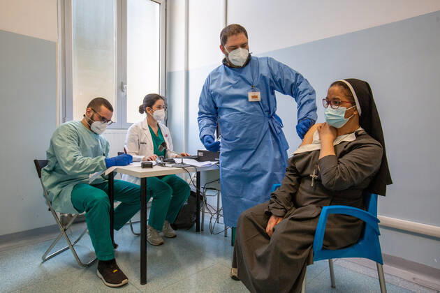 Milan, anticovid vaccinations at the military hospital of Baggio Editorial Usage Only  Copyright: xMassimoxAlbericox xIPAx
