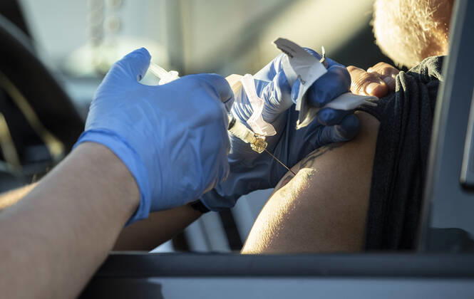 March 7, 2021, Round Rock, Texas, USA: Round Rock, TX USA March 6, 2021: Medical student Max Chehadi delivers vaccine to a patient at a Williamson County 24-hour vaccine marathon to catch up with COVID-19 vaccination schedule after last month s devastating winter storm that crippled much of Texas. The goal was to vaccinate up to 7,000 Texans with first or second Moderna doses. Round Rock USA - ZUMAd150 20210307_znp_d150_030 Copyright: xBobxDaemmrichx