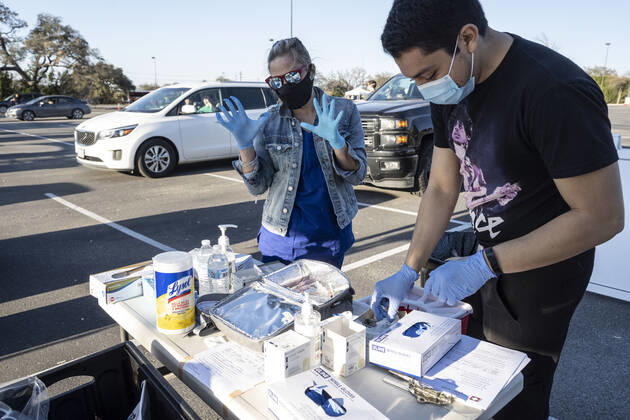 March 7, 2021, Round Rock, Texas, USA: Round Rock, TX USA March 6, 2021: Medical student Max Chehadi, r, works with Stephaniee Carter (l) to deliver vaccine to patients at a Williamson County 24-hour vaccine marathon to catch up with COVID-19 vaccination schedule after last month s devastating winter storm that crippled much of Texas. The goal was to vaccinate up to 7,000 Texans with first or second Moderna doses. Round Rock USA - ZUMAd150 20210307_znp_d150_034 Copyright: xBobxDaemmrichx