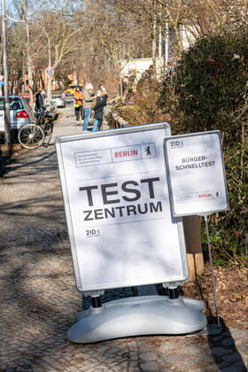 08.03.2021,Berlin,Deutschland,GER,Test Zentrum Bürger-Schnelltest in der Kurt-Weiß-Sporthalle in der Franzensbader Straße 16 Ortsteil Grunewald Bezirk Wilmersdorf.