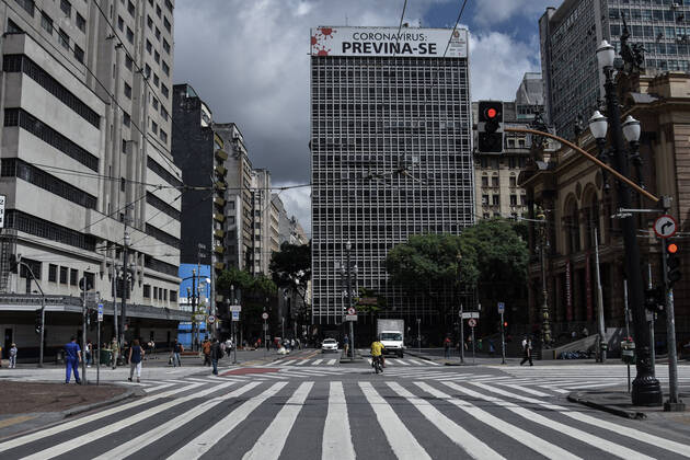 News Bilder des Tages SÃO PAULO, SP - 08.03.2021: FASE VERMELHA EM SÃO PAULO - The state of São Paulo is in the red phase of the São Paulo plan to contain the advance of Covid-19 (Coronavirus). Non-essential trade and parks will be closed from 06 03 to 19 03. In the photo movement in the region of Praça Ramos de Azevedo, in the center of the capital, this Monday (8). x2040038x  RobertoxCasimiro