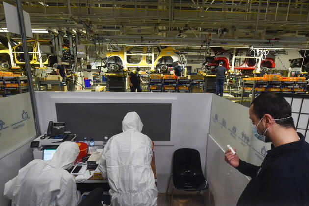 Compulsory testing of employees for COVID-19 started in big companies with over 250 employees. Pictured testing point in Hyundai plant in Nosovice, Czech Republic, March 8, 2021. (CTKxPhoto JaroslavxOzana) CTKPhotoP202103080650101  JAO 05