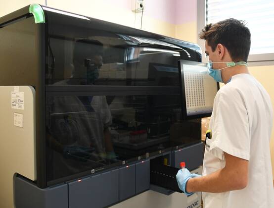 Varese, Italy ASST Sette Laghi Research procedure in the microbiology laboratory led by Prof. Fabrizio Maggi and his team during the reconstruction of the new virus genome with the sequencing of the entire instrumental of the entire spike protein, the part of Sars CoV- 2 In the photo: moments of the virus analysis and identification process  Copyright: xNickxZonnax xIPAx xNickxZonnax