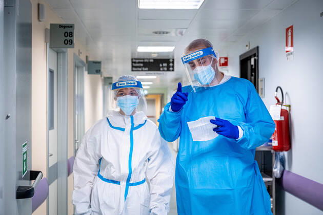 Coronavirus in Italien, Erhötes Patientenaufkommen im Niguarda Krankenhaus in Mailand Milan - Third wave of Covid-19 - Niguarda Hospital. Doctors, nurses, health personnel. Infectious Diseases Department Editorial Usage Only  Copyright: xMarcoxPassarox xIPAx