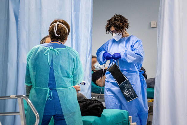 Coronavirus in Italien, Erhötes Patientenaufkommen im Niguarda Krankenhaus in Mailand Milan - Third wave of Covid-19 - Niguarda Hospital. Doctors, nurses, health personnel. COVID First Aid Editorial Usage Only  Copyright: xMarcoxPassarox xIPAx