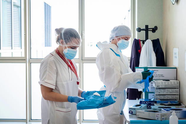 Coronavirus in Italien, Erhötes Patientenaufkommen im Niguarda Krankenhaus in Mailand Milan - Third wave of Covid-19 - Niguarda Hospital. Doctors, nurses, health personnel. Infectious Diseases Department Editorial Usage Only  Copyright: xMarcoxPassarox xIPAx