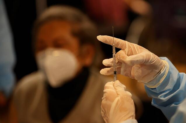 Coronavirus in Kolumbien, Impfungen in Bogota A nurse prepares a vaccine against COVID-19 at the Movistar Arena in Bogota, Colombia, 09 March 2021. EFE Mauricio Duenas Castaneda Vaccination against COVID-19 continues in Bogota, Colombia !ACHTUNG: NUR REDAKTIONELLE NUTZUNG!  Copyright: xMauricioxDuenasxCastanedax AME839 20210309-637509137359342323