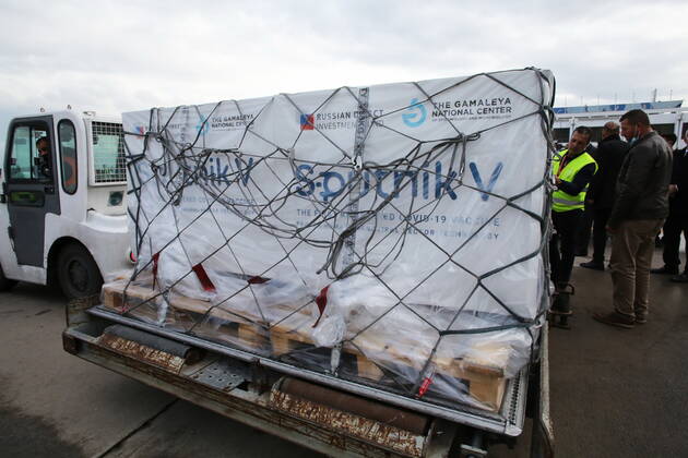 Coronavirus in Tunesien, Ankunft von Sputnik V Impfstoff aus Russland in Tunis January 1, 2000, Tunis, Tunisia: Containers with the vaccines seen during a ceremony to mark the arrival of 30,000 doses of the Sputnik V vaccine shipment at Tunis-Carthage International Airport. Tunis Tunisia - ZUMAs197 20000101_zaa_s197_154 Copyright: xJdidixWassimx