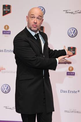 Der Graf von Unheilig beim Echo 2011 - dem Deutschen Musikpreis am Roten Teppich in der Messe Berlin am Funkturm. Es ist der 20. Echo. 20 Jahre Echo. Copyright: xEventpress Herrmannx