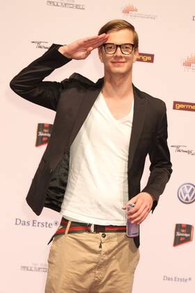 Joko Winterscheid beim Echo 2011 - dem Deutschen Musikpreis am Roten Teppich in der Messe Berlin am Funkturm. Es ist der 20. Echo. 20 Jahre Echo. Copyright: xEventpress Herrmannx