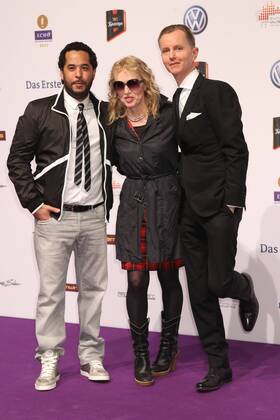 Adel Tawil, Annette Humpe und Max Raabe beim Echo 2011 - dem Deutschen Musikpreis am Roten Teppich in der Messe Berlin am Funkturm. Es ist der 20. Echo. 20 Jahre Echo. Copyright: xEventpress Herrmannx