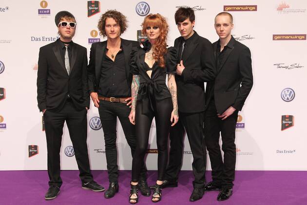 Band Jennifer Rostock beim Echo 2011 - dem Deutschen Musikpreis am Roten Teppich in der Messe Berlin am Funkturm. Es ist der 20. Echo. 20 Jahre Echo. Copyright: xEventpress Herrmannx