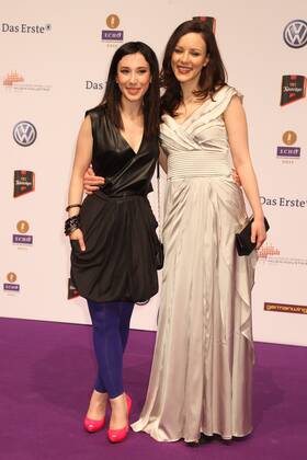 Jasmin Wagner und Sibell Kekilli beim Echo 2011 - dem Deutschen Musikpreis am Roten Teppich in der Messe Berlin am Funkturm. Es ist der 20. Echo. 20 Jahre Echo. Copyright: xEventpress Herrmannx