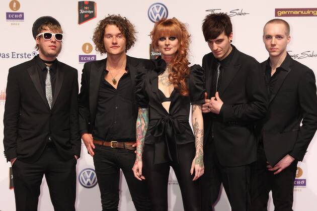 Band Jennifer Rostock beim Echo 2011 - dem Deutschen Musikpreis am Roten Teppich in der Messe Berlin am Funkturm. Es ist der 20. Echo. 20 Jahre Echo. Copyright: xEventpress Herrmannx