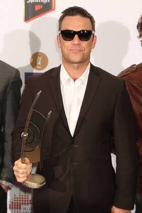 Preistraeger Take That mit Robbie Williams beim Echo 2011 - dem Deutschen Musikpreis an der Preistraeger Wand in der Messe Berlin am Funkturm. Es ist der 20. Echo. 20 Jahre Echo. Copyright: xEventpress Herrmannx