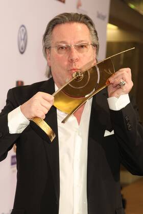 Gerd Gebhardt, Executive Producer Echo mit goldenem Echo beim Echo 2011 - dem Deutschen Musikpreis an der Preistraeger Wand in der Messe Berlin am Funkturm. Es ist der 20. Echo. 20 Jahre Echo. Copyright: xEventpress Herrmannx