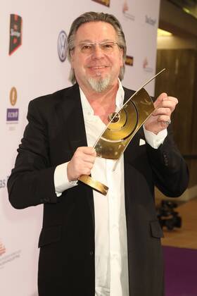 Gerd Gebhardt, Executive Producer Echo mit goldenem Echo beim Echo 2011 - dem Deutschen Musikpreis an der Preistraeger Wand in der Messe Berlin am Funkturm. Es ist der 20. Echo. 20 Jahre Echo. Copyright: xEventpress Herrmannx