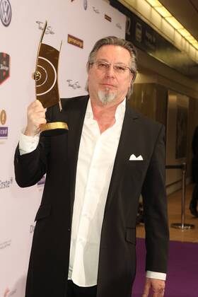 Gerd Gebhardt, Executive Producer Echo mit goldenem Echo beim Echo 2011 - dem Deutschen Musikpreis an der Preistraeger Wand in der Messe Berlin am Funkturm. Es ist der 20. Echo. 20 Jahre Echo. Copyright: xEventpress Herrmannx