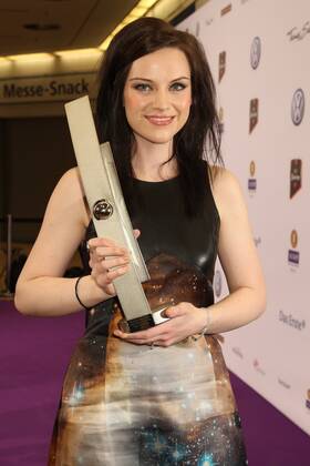 Preistraegerin Amy Macdonald beim Echo 2011 - dem Deutschen Musikpreis an der Preistraeger Wand in der Messe Berlin am Funkturm. Es ist der 20. Echo. 20 Jahre Echo. Copyright: xEventpress Herrmannx