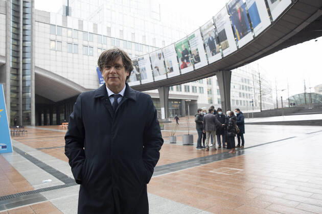 The former president of the Generalitat, Carles Puigdemont, in front of the European Parliament, in Brussels (Belgium), on 9 March 2021. The plenary of the European Parliament has approved today to accept the request sent by the Supreme Court by which the parliamentary immunity of the former President of the Generalitat Carles Puigdemont will be suspended so that he can be tried in Spain for his role in the procÃ s . MEPs have also approved lifting the immunity of the other two representatives of JxCAT, the exconsellers Toni Comin and Clara Ponsati, who are also claimed by the Supreme Court. This decision, however, does not imply an automatic extradition but will serve to reactivate the processes opened in a court in Belgium, in the case Copyright: xHatimxKaghatx 3598728