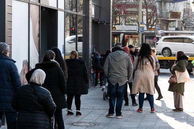 (210309) -- BERLIN, March 9, 2021 -- People queue to enter a store in Berlin, Germany, on March 9, 2021. Stores in Berlin were allowed to reopen with hygienic requirements and restrictions on Tuesday. (Photo by Xinhua) GERMANY-BERLIN-COVID-19-STORES-REOPENING StefanxZeitz 