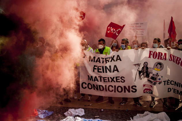 March 10, 2021, Barcelona, Spain: Healthcare workers protest amid smoke as they gather in Barcelona to demand an improvement in their working conditions aggravated by the coronavirus pandemic. Barcelona Spain - ZUMAb137 20210310_zap_b137_003 Copyright: xJordixBoixareux