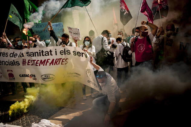 March 10, 2021, Barcelona, Spain: Healthcare workers protest amid smoke as they gather in Barcelona to demand an improvement in their working conditions aggravated by the coronavirus pandemic. Barcelona Spain - ZUMAb137 20210310_zap_b137_004 Copyright: xJordixBoixareux