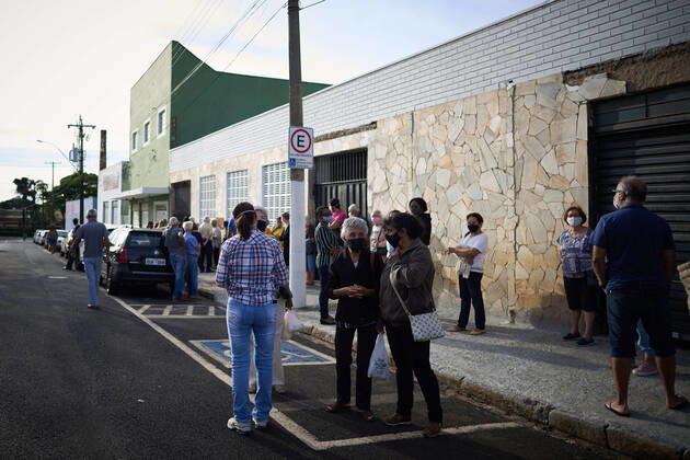 March 10, 2021, Franca, Sao Paulo, Brazil: Elderly between 85 and 89 years old line up to receive the second dose of the vaccine against covid-19 in Franca, Sao Paulo, Brazil, on March 10, 2021. Franca Brazil - ZUMAv129 20210310_znp_v129_006 Copyright: xIgorxDoxValex