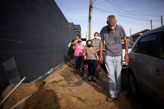 March 10, 2021, Franca, Sao Paulo, Brazil: Elderly between 85 and 89 years old line up to receive the second dose of the vaccine against covid-19 in Franca, Sao Paulo, Brazil, on March 10, 2021. Franca Brazil - ZUMAv129 20210310_znp_v129_009 Copyright: xIgorxDoxValex