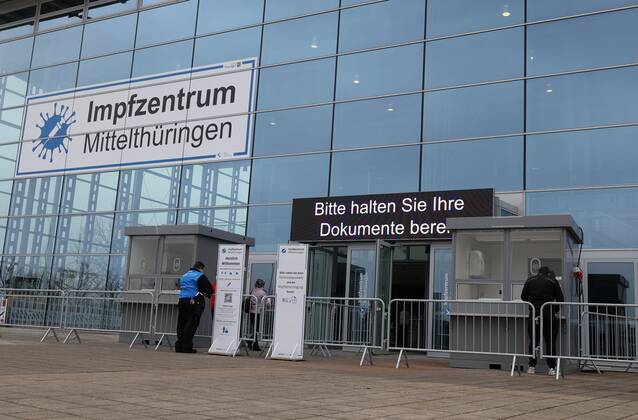 Erfurt - Eröffnung Impfzentrum 10.03.2021 , Erfurt, Messehalle, Impfzentrum Mittelthüringen, Eröffnung des Impfzentrums im Bild: Eingangsbereich des Impfzentrums