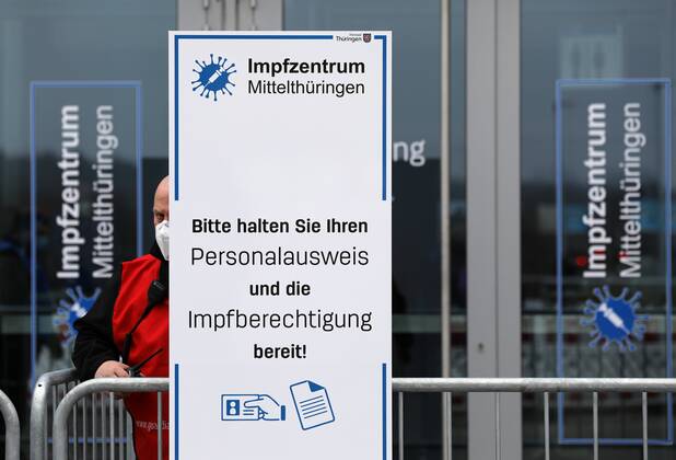 Erfurt - Eröffnung Impfzentrum 10.03.2021 , Erfurt, Messehalle, Impfzentrum Mittelthüringen, Eröffnung des Impfzentrums im Bild: Eingangsbereich des Impfzentrums