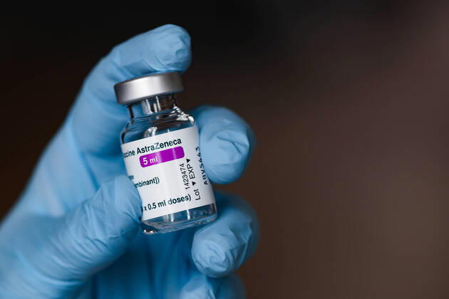 Niedersachsen, Hannover, 10.03.2021, Coronavirus - Impfstart bei der Polizeidirektion Hannover, es werden circa 25 Polizeibeschäftigte pro Stunde mit dem Corona-Impfstoff von AstraZeneca geimpft.geimpft werden Polizei- und Ordnungskräfte, die im Einsatz einem erhöhten Infektionsrisiko ausgesetzt sind, Symbolfoto, Impfung Covid-19 Vaccine, AstraZenica,