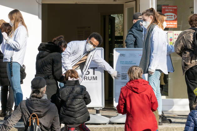 10.03.2021,Berlin,Deutschland,GER,Test Zentrum Bürger-Schnelltest in der Kurt-Weiß-Sporthalle in der Franzensbader Straße 16 Ortsteil Grunewald Bezirk Wilmersdorf.