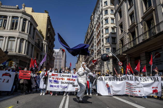 March 10, 2021, Barcelona, Catalonia, Spain: Protesters marching with huge banner at Via Laietana during the demonstration..Under the slogan estemfartes (we are fed up), the Catalan Health Union Board, formed by minority unions, has mobilized health workers to a day of strike to denounce the physical fatigue of health professionals and salary cuts. Barcelona Spain - ZUMAs197 20210310_zaa_s197_154 Copyright: xPacoxFreirex