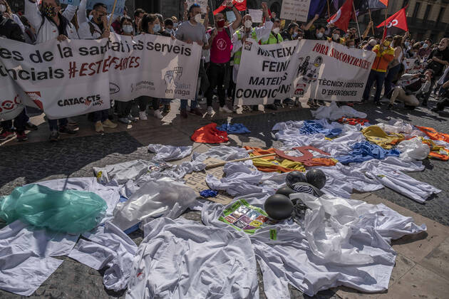 March 10, 2021, Barcelona, Catalonia, Spain: Placards and sanitary gowns thrown by the sanitary workers on the floor of the Plaza Sant Jaume at the door of the Palace of the Generalitat de Catalunya during the demonstration..Under the slogan estemfartes (we are fed up), the Catalan Health Union Board, formed by minority unions, has mobilized health workers to a day of strike to denounce the physical fatigue of health professionals and salary cuts. Barcelona Spain - ZUMAs197 20210310_zaa_s197_160 Copyright: xPacoxFreirex