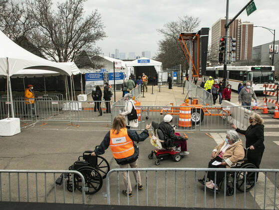 (210310) -- CHICAGO, March 10, 2021 -- People line up to enter a mass COVID-19 vaccination site at the United Center in Chicago, the United States, on March 10, 2021. The mass COVID-19 vaccination site started running at the arena on Tuesday. (Photo by Xinhua) U.S.-CHICAGO-MASS VACCINATION SITE-OPENING JoelxLerner 