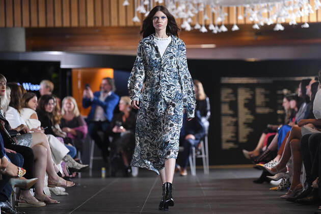 Bilder des Jahres 2021, Entertainment 03 März Entertainment Themen der Woche KW10 Entertainment Bilder des Tages MELBOURNE FASHION FESTIVAL 2021, A model walks the runway wearing a design by Viktoria & Woods during The Melbourne Fashion Festival (MFF) Gala Runway show, at the National Gallery of Victoria, in Melbourne, Thursday, March 11, 2021. ( NO ARCHIVING, EDITORIAL USE ONLY, NO USE IN BOOKS WITHOUT CONSENT MELBOURNE VIC AUSTRALIA Copyright: xJAMESxROSSx 20210311001526552848