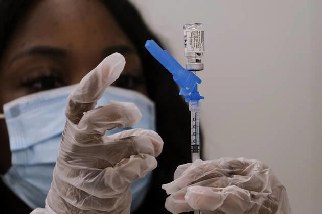 March 11, 2021, Los Angeles, California, USA: A health worker prepares a syringe with the new one-shot Johnson & Johnson COVID-19 vaccine at a vaccination event at Baldwin Hills Crenshaw Plaza in Los Angeles on March 11, 2021. The event was hosted by the California Department of Public Health and FEMA (Federal Emergency Management Agency). The Johnson & Johnson vaccine is now the third coronavirus vaccine to receive emergency approval for use in the United States. Los Angeles USA - ZUMAc68_ 20210311_zaf_c68_010 Copyright: xRingoxChiux